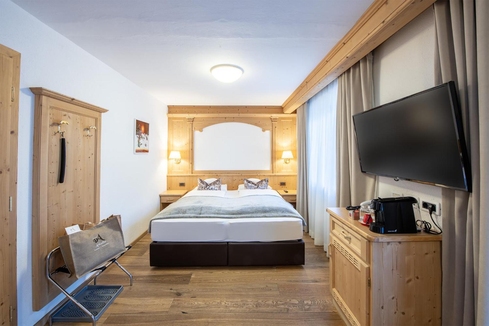 Hotel Arkadia - "Adults Only" Корвара ин Бадия Екстериор снимка